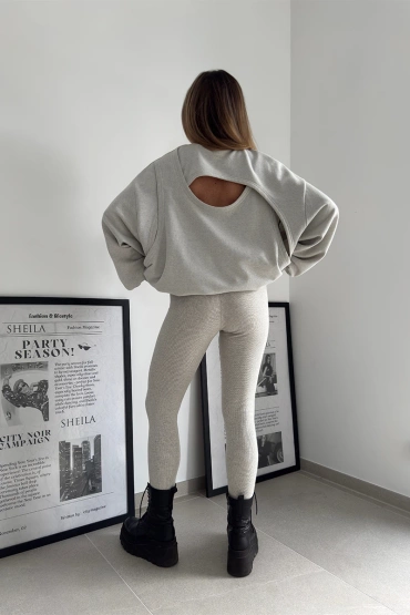 Sheila - Women's Gray Sweatshirt with a Cutout Back 'Dewia'