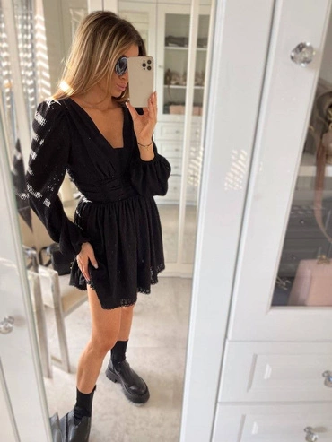 Sheila - Damska Sukienka czarna z dodatkiem koronki mini 'Valeria'