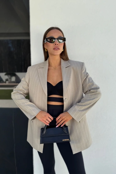 Sheila - Women's Jacket with widened shoulder line beige 'Otis'.