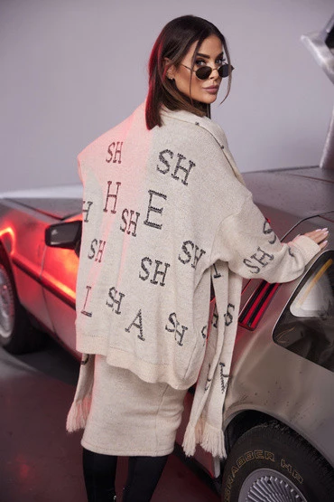 Sheila - Women's beige sweater with 'Hot Emily' letters