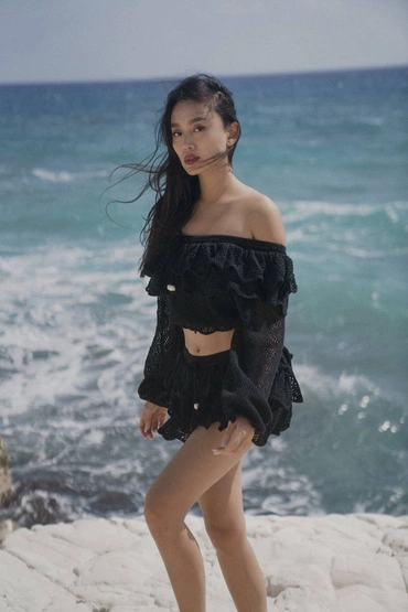 Sheila - Women's black two-piece handmade openwork boho 'Polo' set