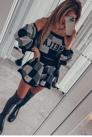 Sheila - Damska Spódniczka beżowo-czarna sweterkowa w kratę logowana mini 'Chess'